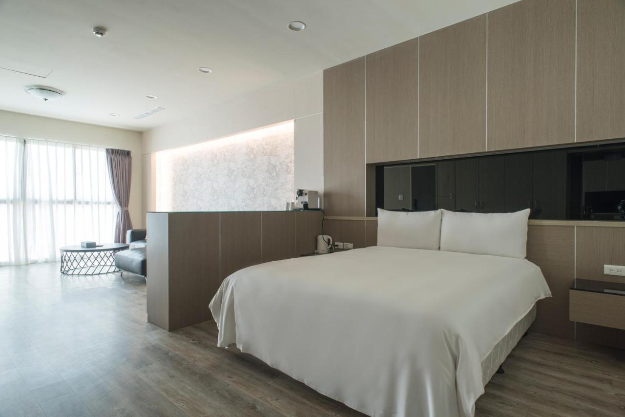 Whoops Hotel Taichung Bagian luar foto