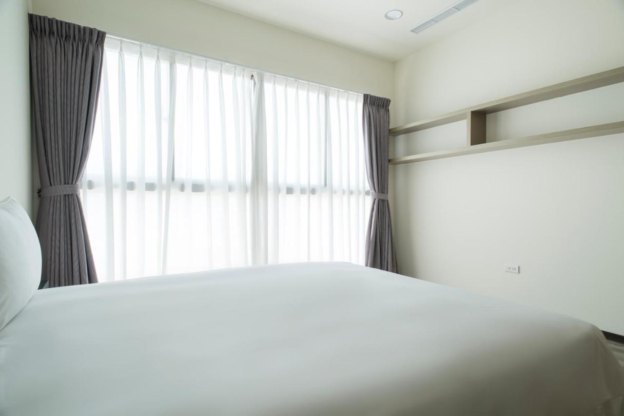 Whoops Hotel Taichung Bagian luar foto