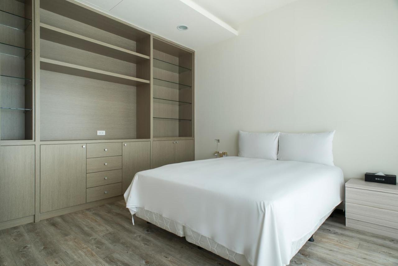 Whoops Hotel Taichung Bagian luar foto