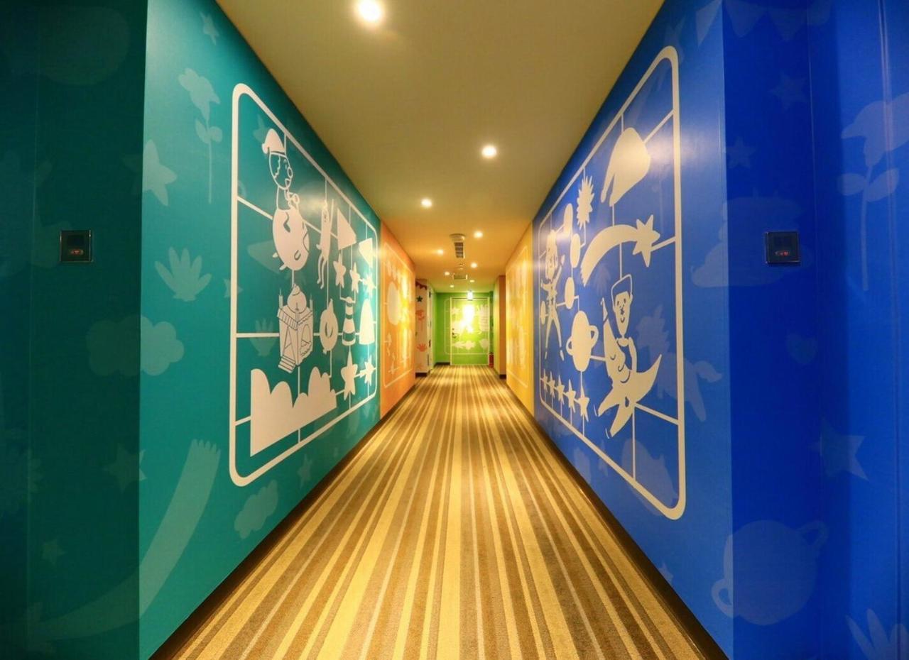 Whoops Hotel Taichung Bagian luar foto