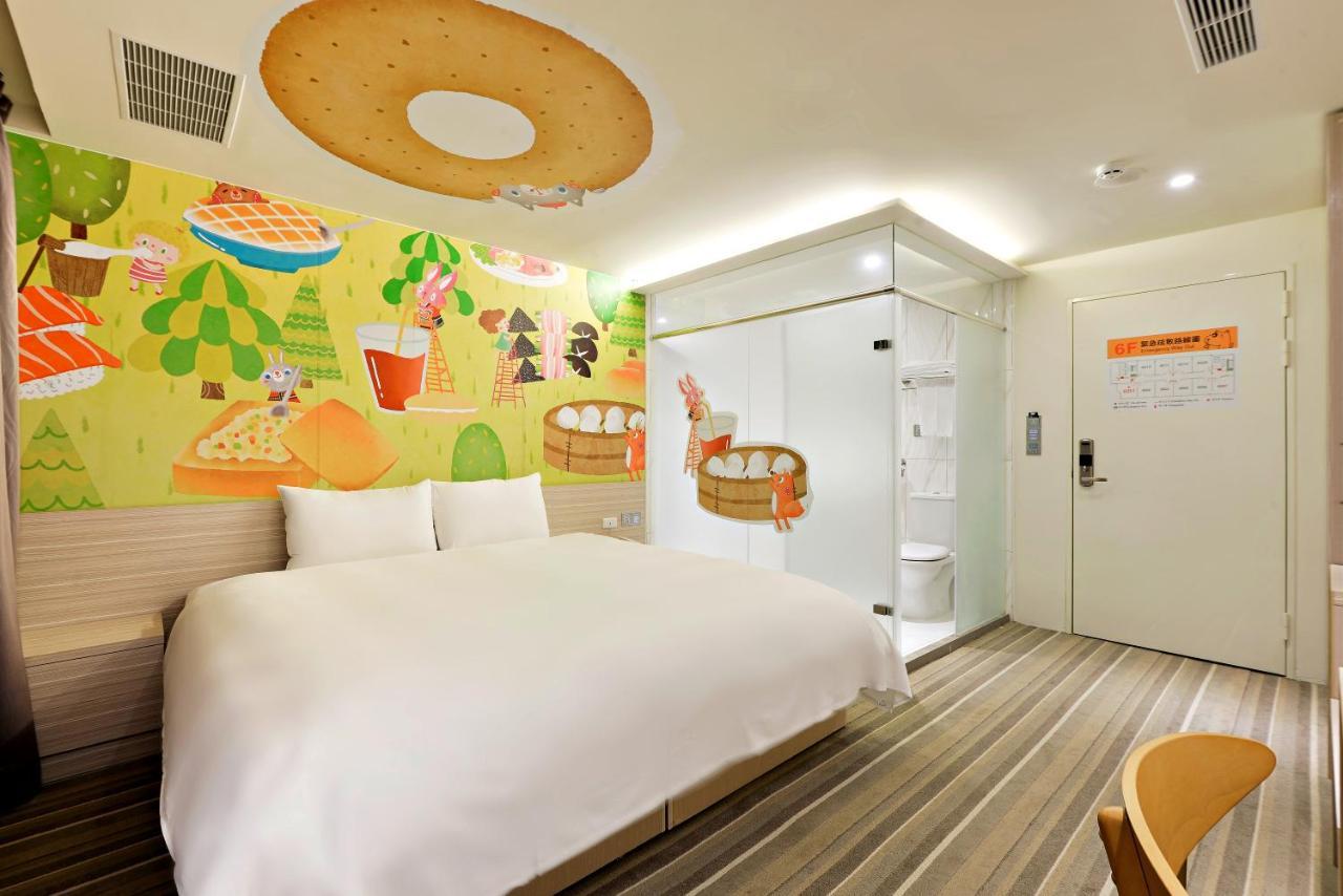 Whoops Hotel Taichung Bagian luar foto